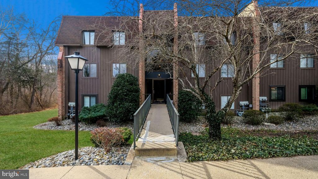 13 HERMITAGE DR, New Hope, PA 18938