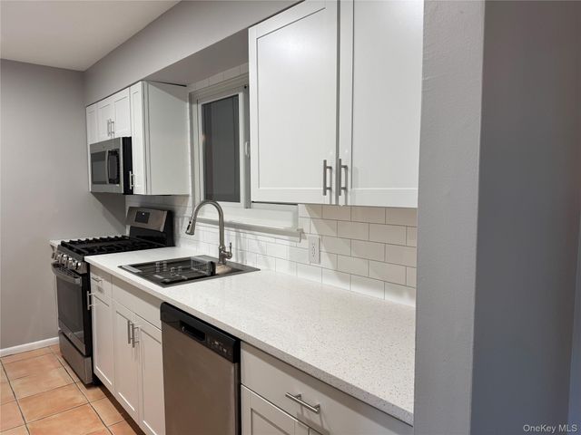 39B Norwood Road Right, Port Washington, NY 11050