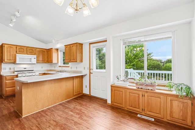 941 Vista Ridge Drive, Mount Horeb, WI 53572