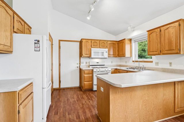 941 Vista Ridge Drive, Mount Horeb, WI 53572