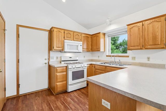 941 Vista Ridge Drive, Mount Horeb, WI 53572