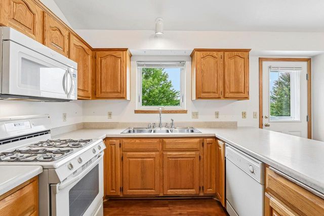 941 Vista Ridge Drive, Mount Horeb, WI 53572