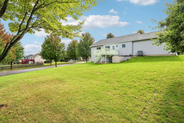 941 Vista Ridge Drive, Mount Horeb, WI 53572