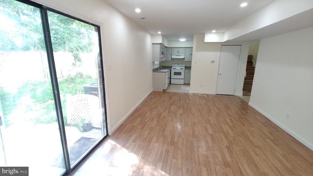 6 BUTTONWOOD RD, Voorhees, NJ 08043