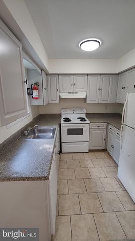 6 BUTTONWOOD RD, Voorhees, NJ 08043