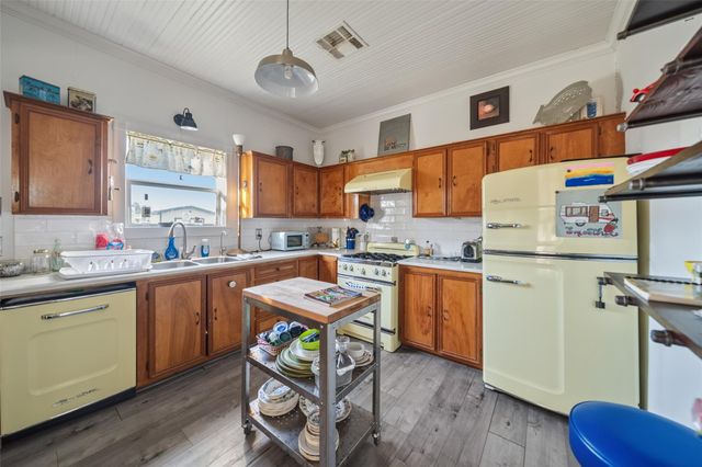 409 Lewis Street, Matagorda, TX 77414