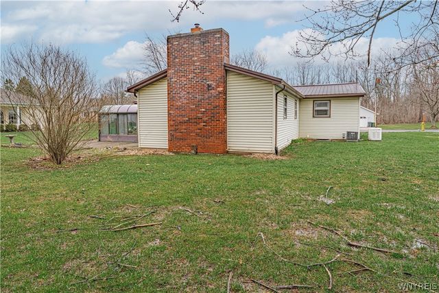 9 Manor Lane, Royalton, NY 14105