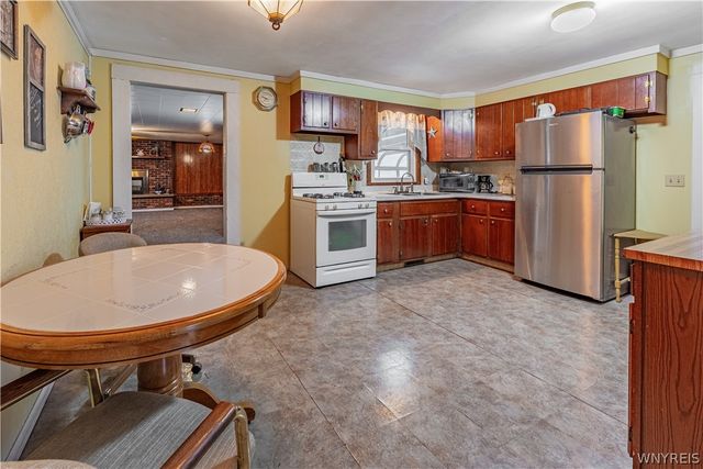 9 Manor Lane, Royalton, NY 14105