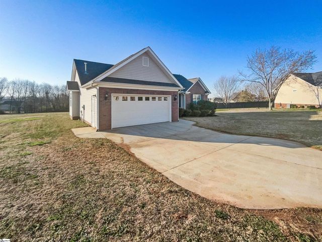 117 Dark Wood Court, Woodruff, SC 29388