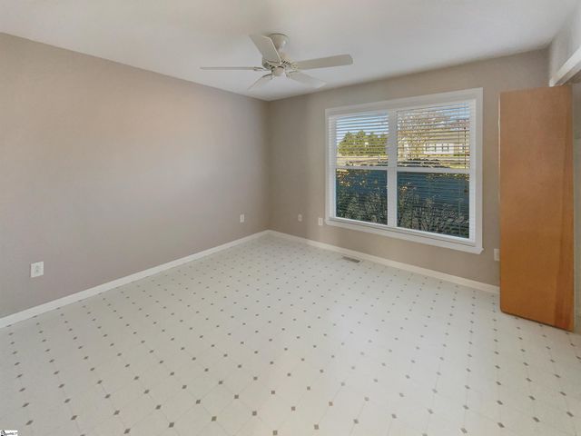 117 Dark Wood Court, Woodruff, SC 29388
