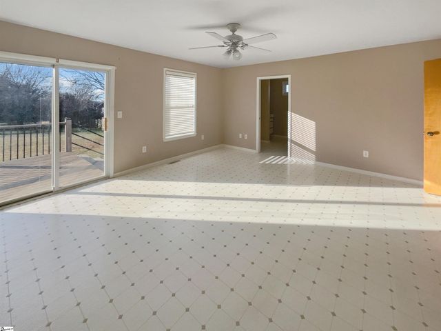 117 Dark Wood Court, Woodruff, SC 29388