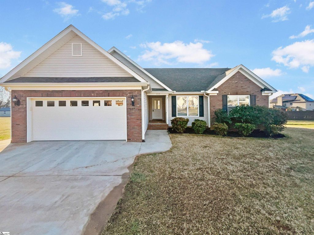 117 Dark Wood Court, Woodruff, SC 29388