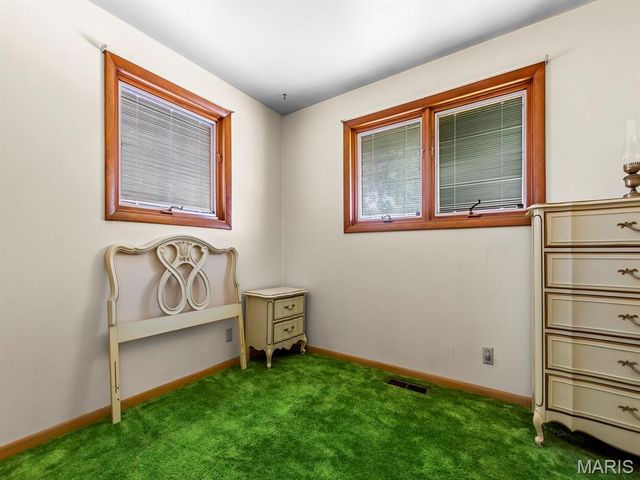 2216 Apple Bud Lane, St Louis, MO 63125