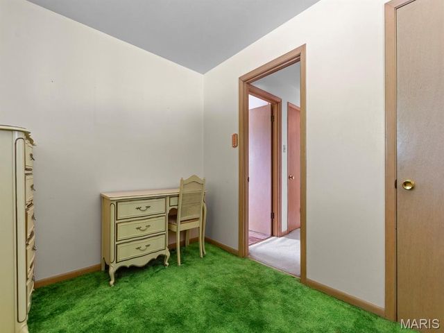 2216 Apple Bud Lane, St Louis, MO 63125
