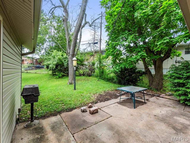 2216 Apple Bud Lane, St Louis, MO 63125