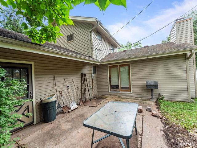 2216 Apple Bud Lane, St Louis, MO 63125