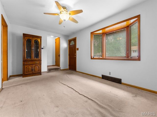 2216 Apple Bud Lane, St Louis, MO 63125