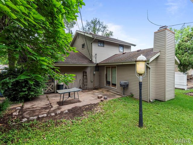 2216 Apple Bud Lane, St Louis, MO 63125