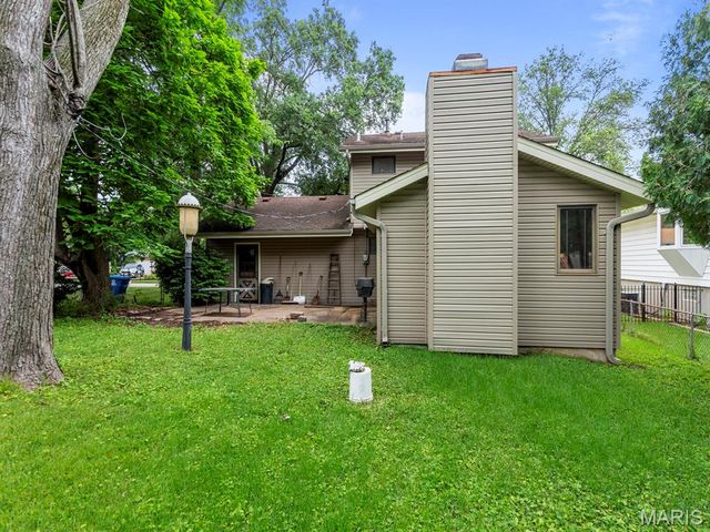 2216 Apple Bud Lane, St Louis, MO 63125