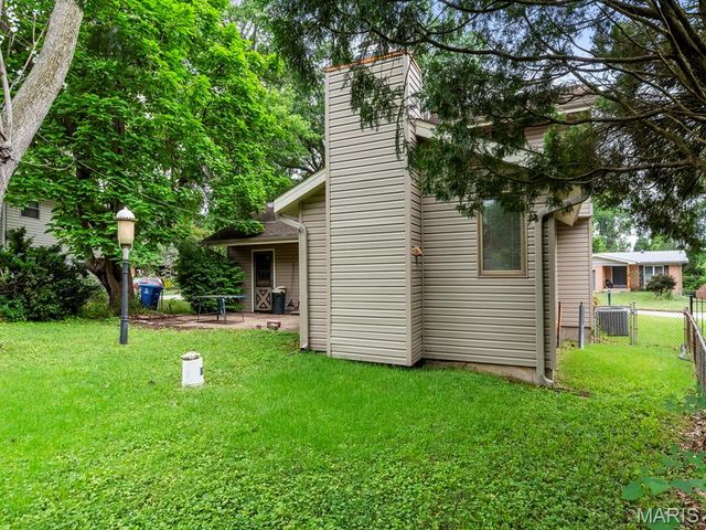 2216 Apple Bud Lane, St Louis, MO 63125