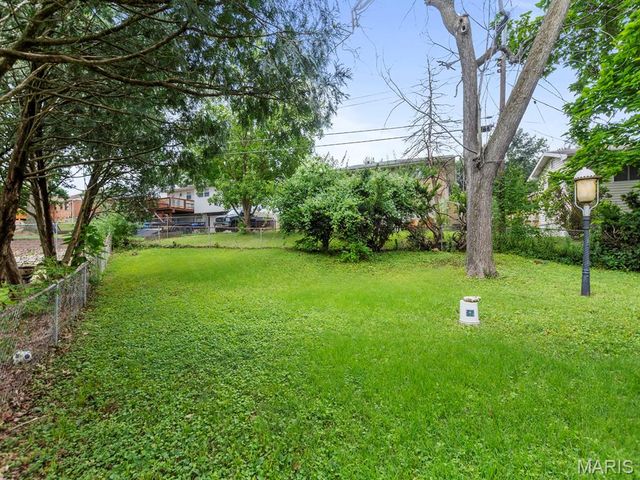 2216 Apple Bud Lane, St Louis, MO 63125