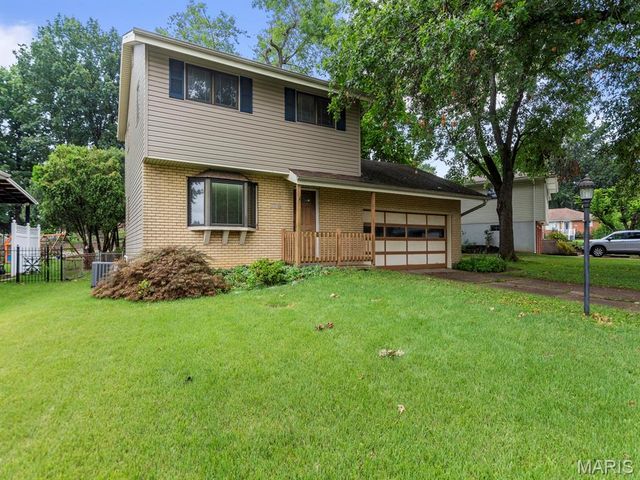 2216 Apple Bud Lane, St Louis, MO 63125