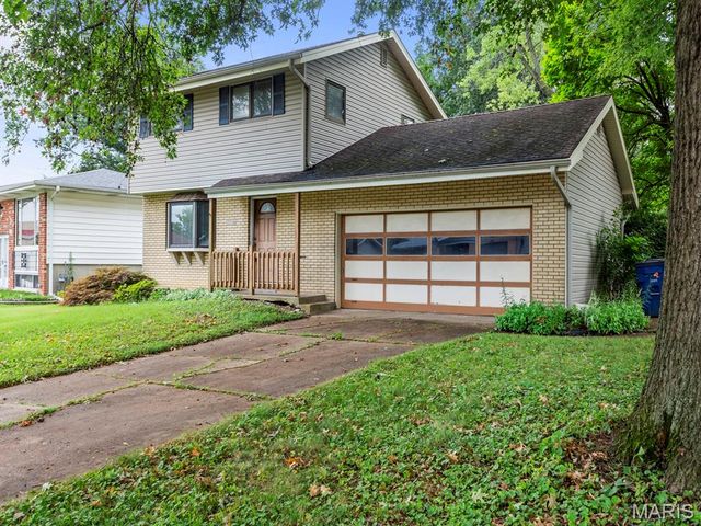 2216 Apple Bud Lane, St Louis, MO 63125