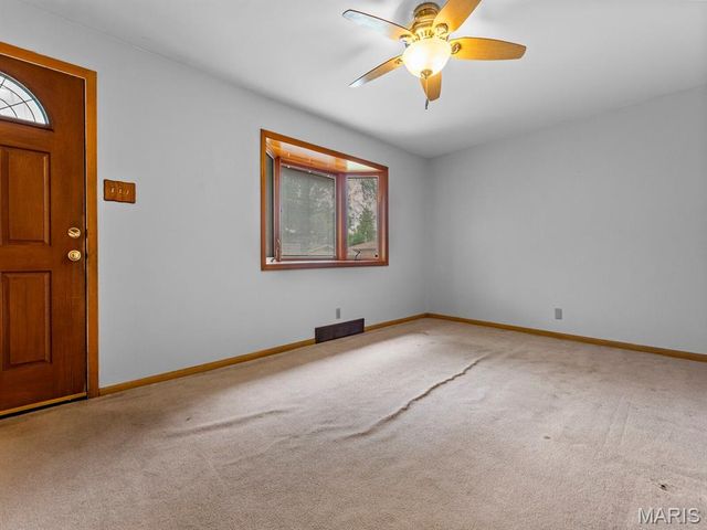 2216 Apple Bud Lane, St Louis, MO 63125