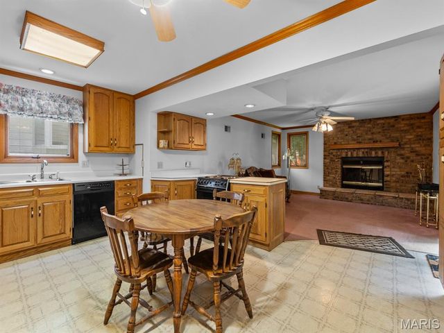 2216 Apple Bud Lane, St Louis, MO 63125