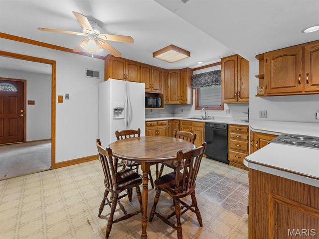 2216 Apple Bud Lane, St Louis, MO 63125