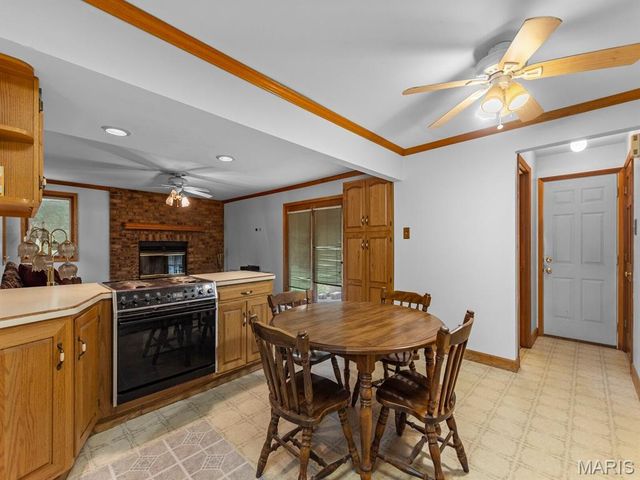 2216 Apple Bud Lane, St Louis, MO 63125