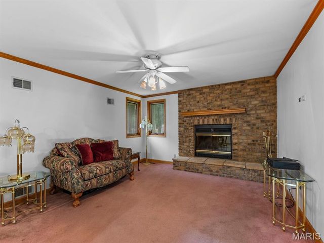 2216 Apple Bud Lane, St Louis, MO 63125