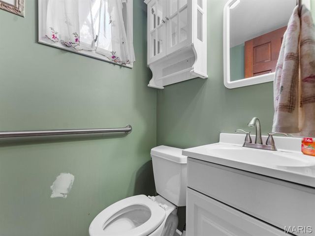 2216 Apple Bud Lane, St Louis, MO 63125
