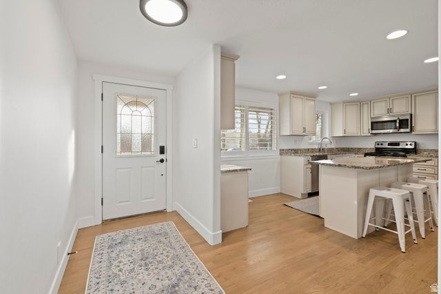 1611 E DEAUVILLE AVE, Murray, UT 84121