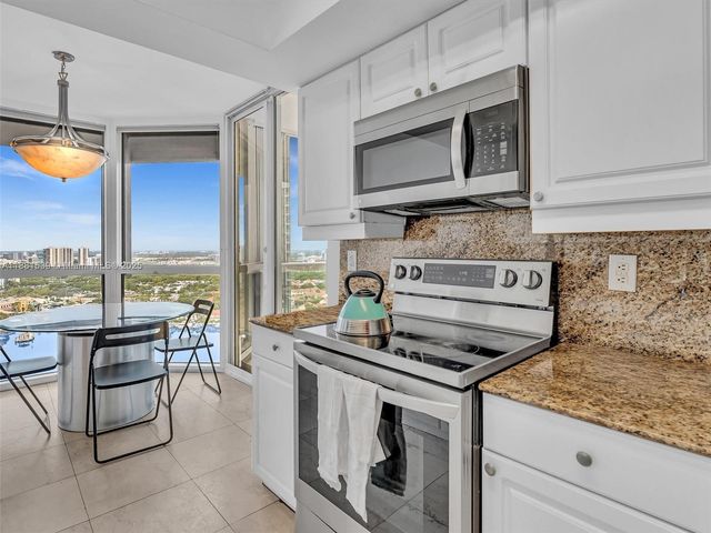 21205 Yacht Club Dr 2605, Aventura, FL 33180