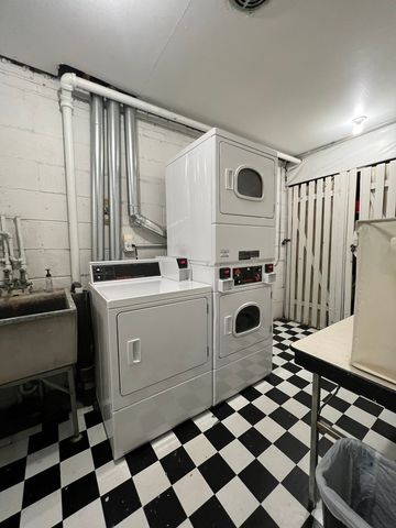 516 W Melrose Street 405, Chicago, IL 60657