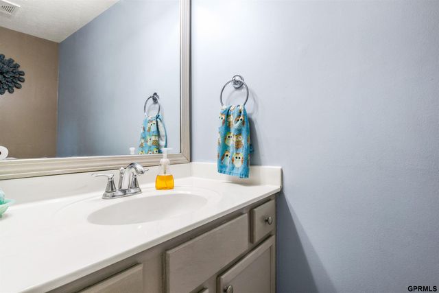 3004 Lone Tree Road, Bellevue, NE 68123