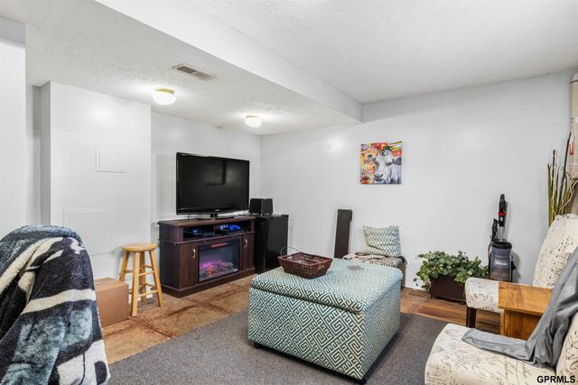 3004 Lone Tree Road, Bellevue, NE 68123