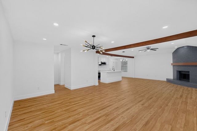 6000 Cool Springs Drive, Arlington, TX 76001