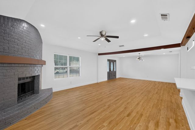 6000 Cool Springs Drive, Arlington, TX 76001