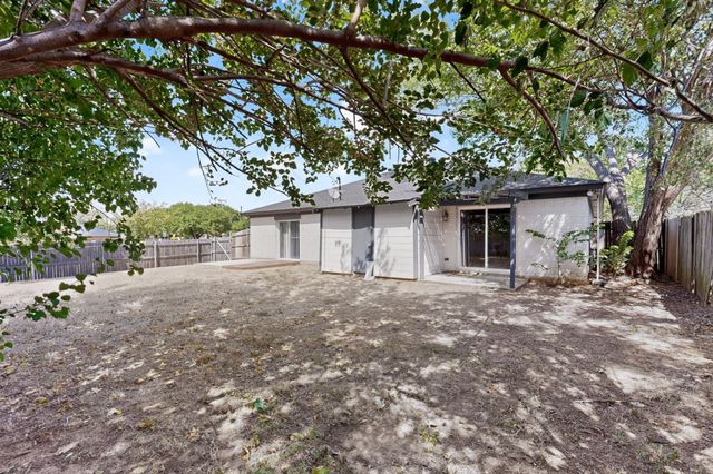 6000 Cool Springs Drive, Arlington, TX 76001