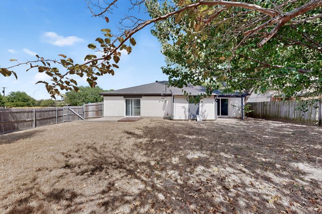 6000 Cool Springs Drive, Arlington, TX 76001
