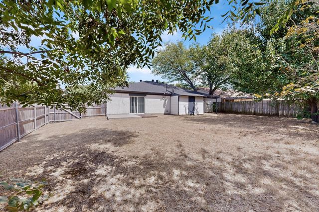 6000 Cool Springs Drive, Arlington, TX 76001