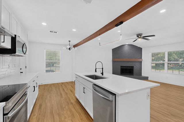 6000 Cool Springs Drive, Arlington, TX 76001