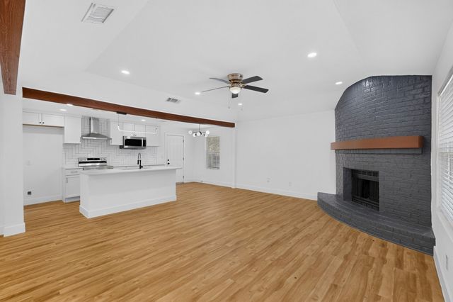6000 Cool Springs Drive, Arlington, TX 76001