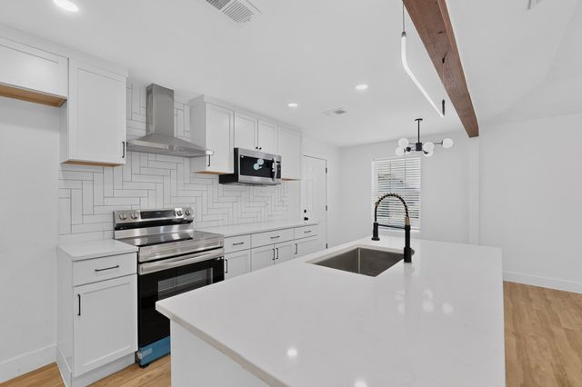 6000 Cool Springs Drive, Arlington, TX 76001