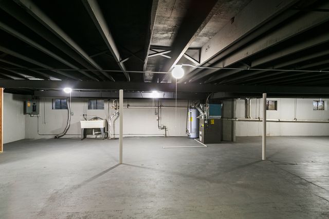 17001 Kimbark Avenue, South Holland, IL 60473