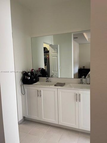 11064 W 33 way 11064, Hialeah Gardens, FL 33018