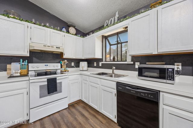 407 MOBY DICK Drive S, Jacksonville, FL 32218
