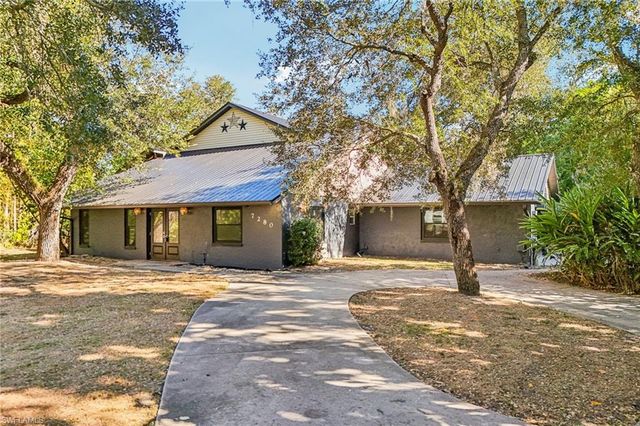 7280 Pelas CIR, North Fort Myers, FL 33917